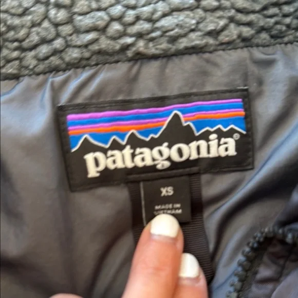 Patagonia Kids Black Puffer Jacket - Picture 3 of 6